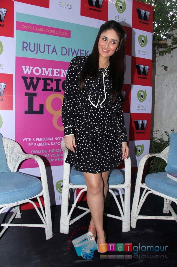 Kareena Kapoor and Karishma at the Success Party of Rujuta Diwekar Book Event hd photo