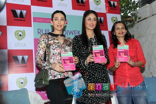 Kareena Kapoor and Karishma at the Success Party of Rujuta Diwekar Book Event hd photo