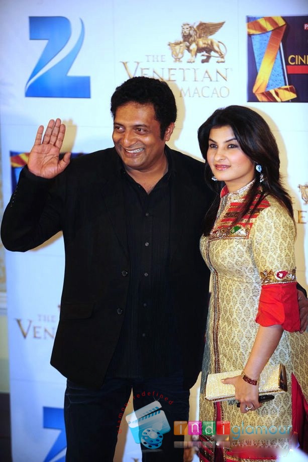 SRK and Kajal Agarwal at Zee Cine Awards 2012 Stills Event hd photo