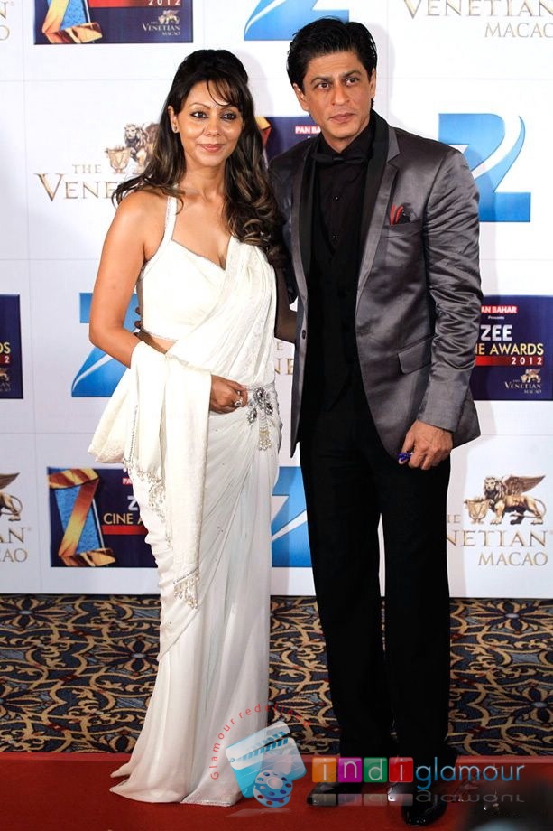 SRK and Kajal Agarwal at Zee Cine Awards 2012 Stills Event hd photo