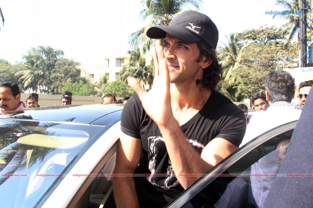 Hrithik Roshan and Sanjay Dutt visited Chandan Theatre Event hd photo
