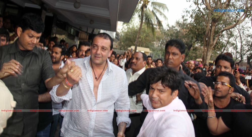 Hrithik Roshan and Sanjay Dutt visited Chandan Theatre Event hd photo