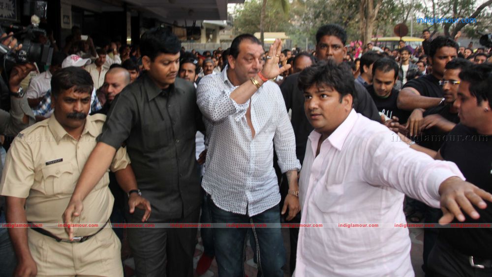 Hrithik Roshan and Sanjay Dutt visited Chandan Theatre Event hd photo
