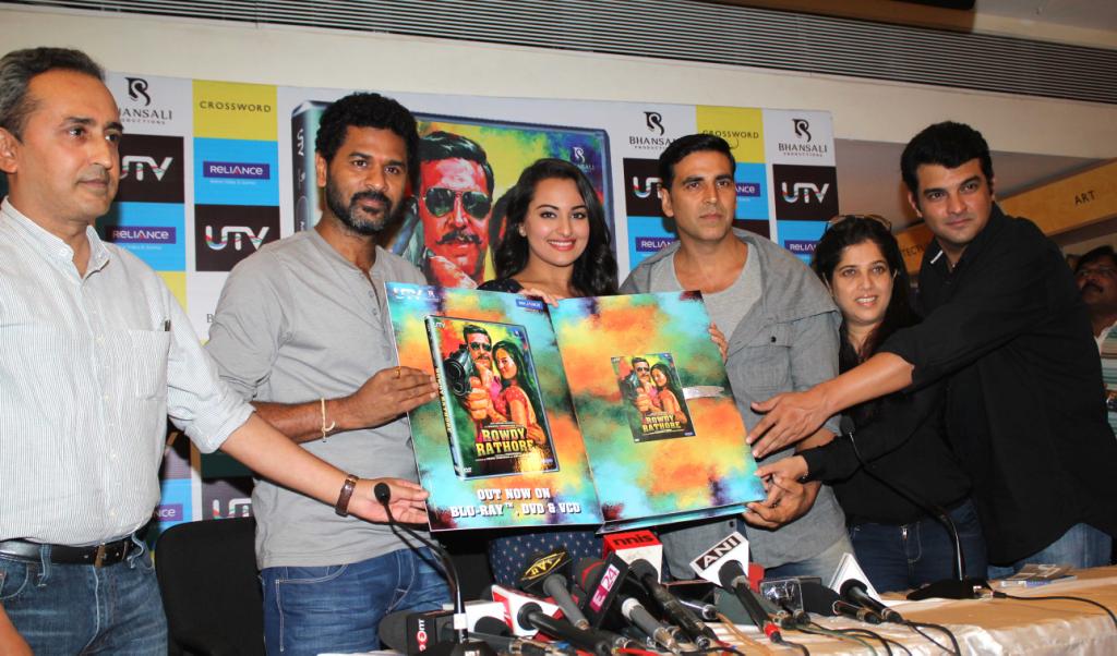 Akshay, Sonakshi at Rowdy Rathore DVD launch Event hd photo