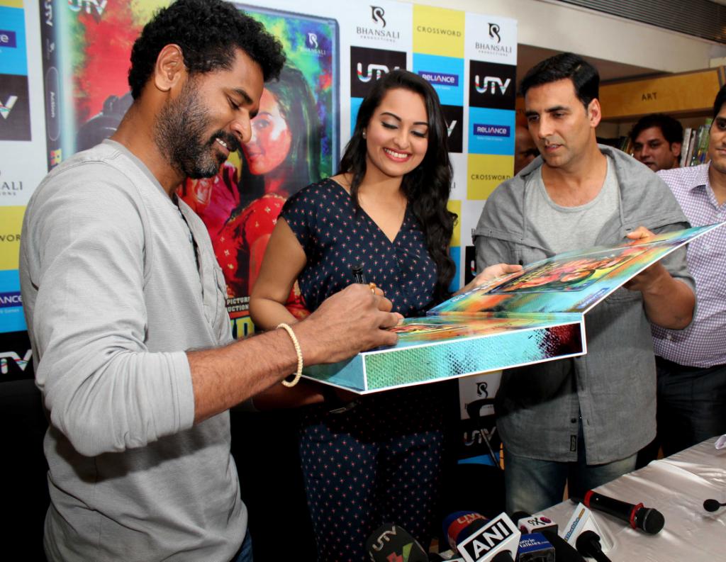 Akshay, Sonakshi at Rowdy Rathore DVD launch Event hd photo
