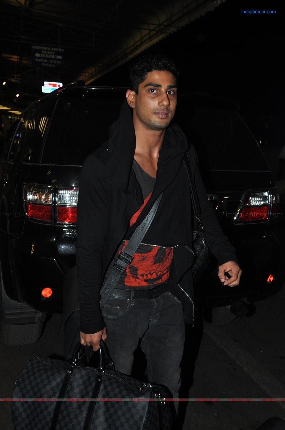 Bollywood Celebs Leave for IIFA 2012 Event hd photo