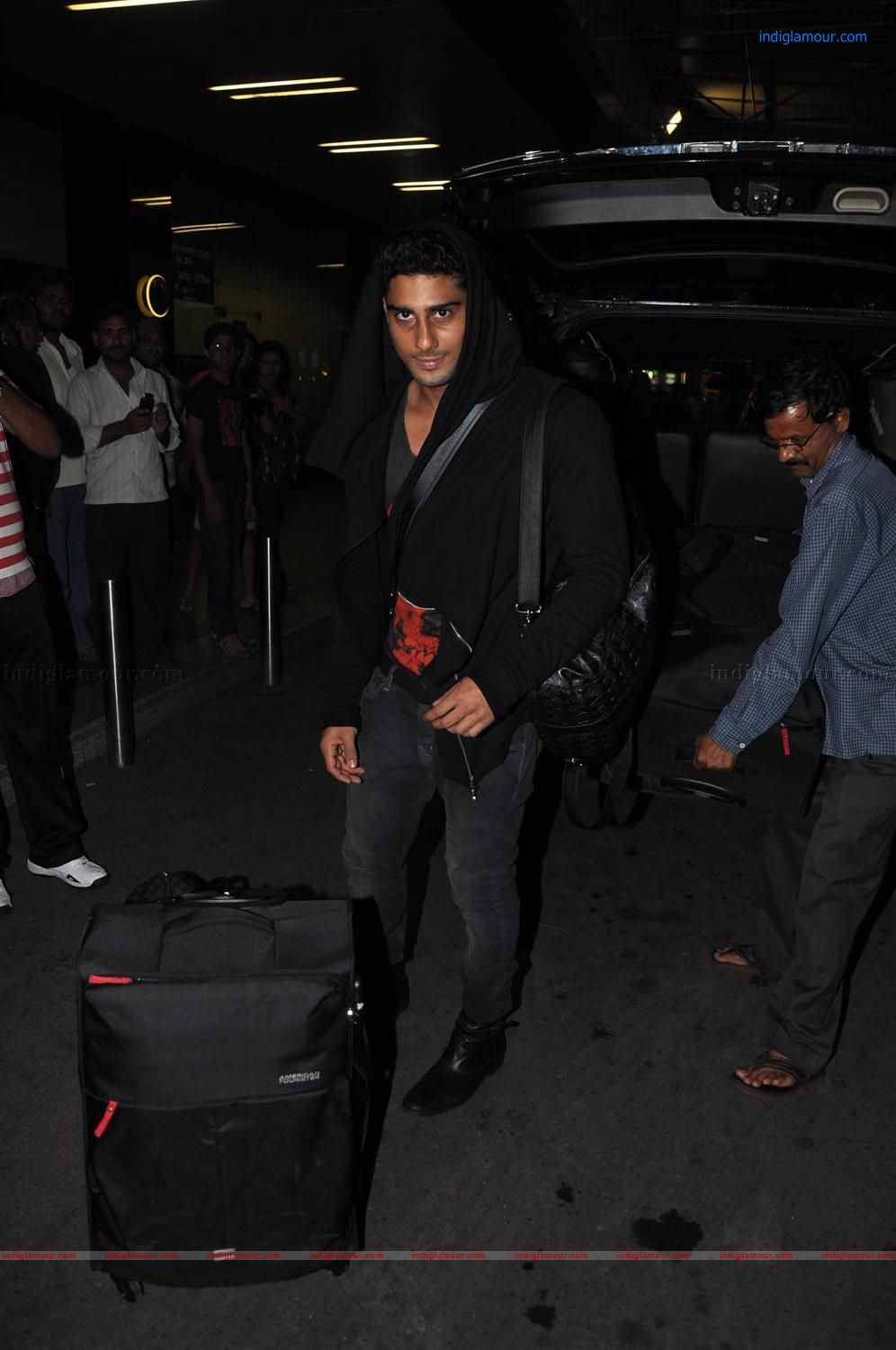 Bollywood Celebs Leave for IIFA 2012 Event hd photo