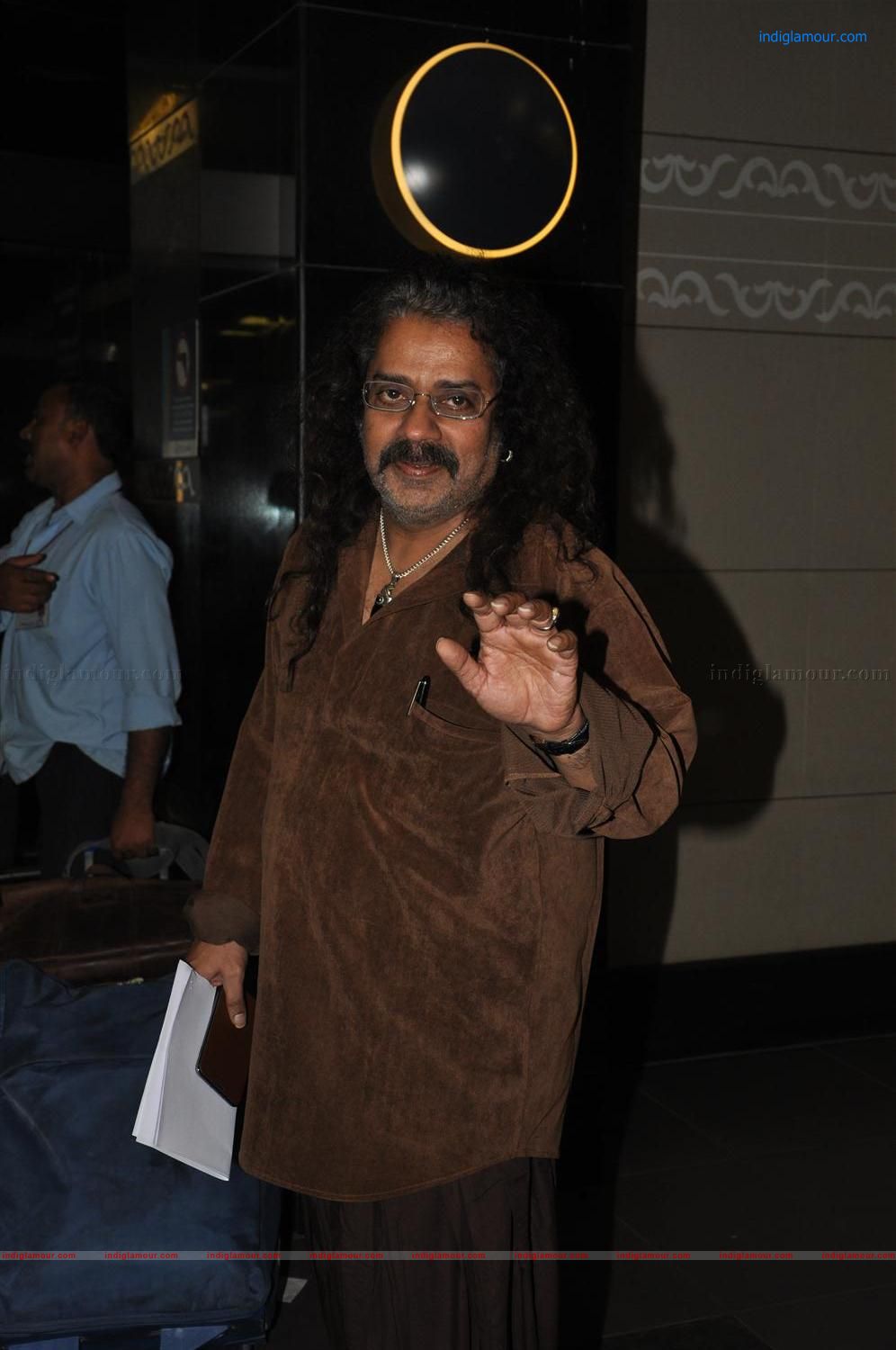 Bollywood Celebs Leave for IIFA 2012 Event hd photo