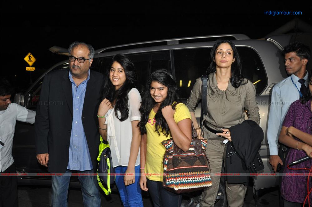 Bollywood Celebs Leave for IIFA 2012 Event hd photo