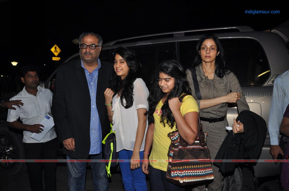 Bollywood Celebs Leave for IIFA 2012 Event hd photo
