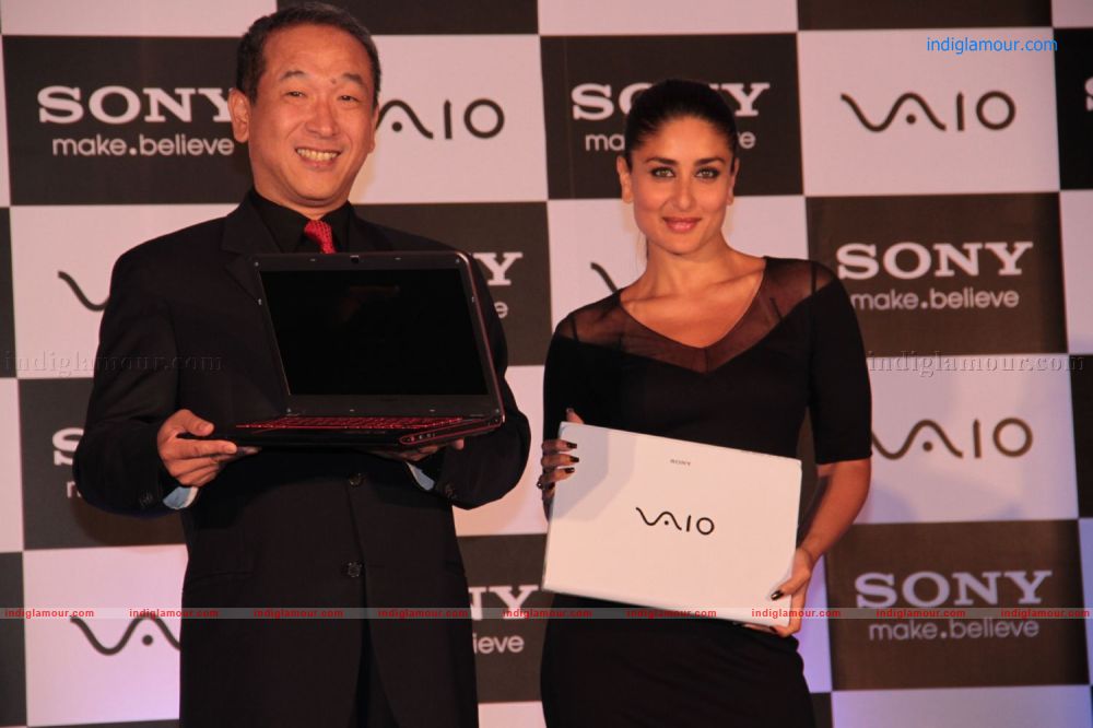 Kareena Kapoor Unveils Sony Viaos New Range Event hd photo