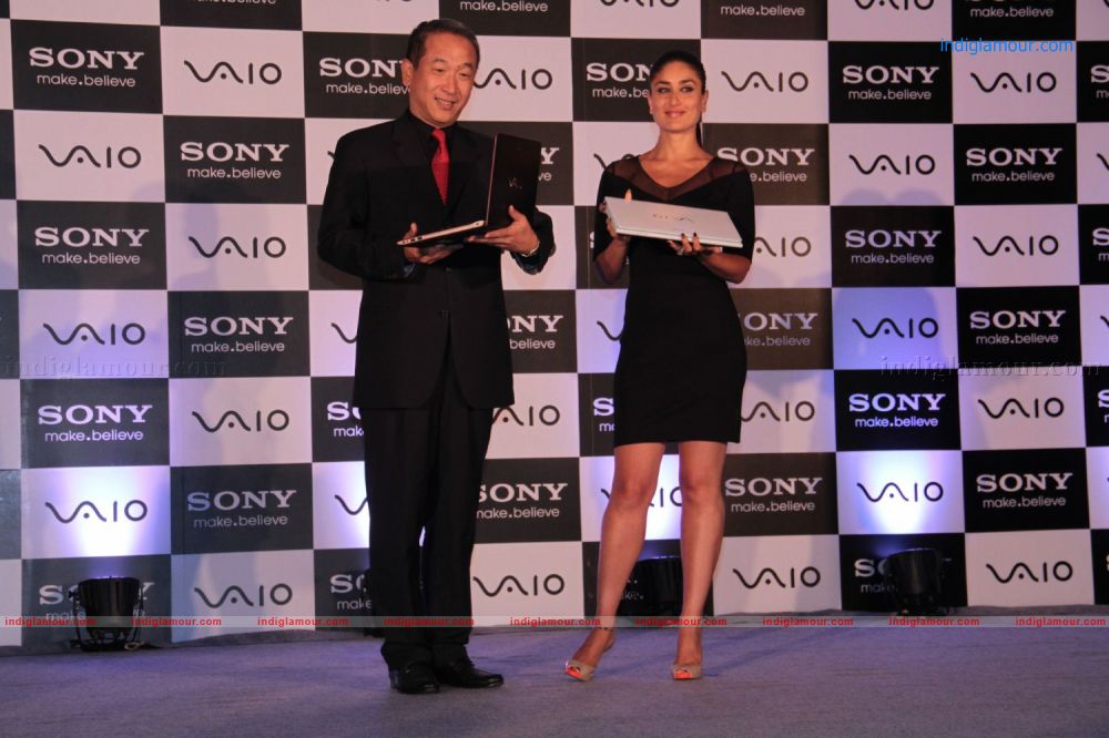 Kareena Kapoor Unveils Sony Viaos New Range Event hd photo
