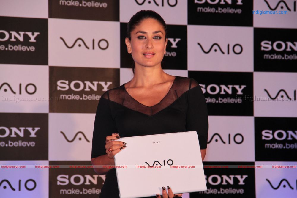 Kareena Kapoor Unveils Sony Viaos New Range Event hd photo