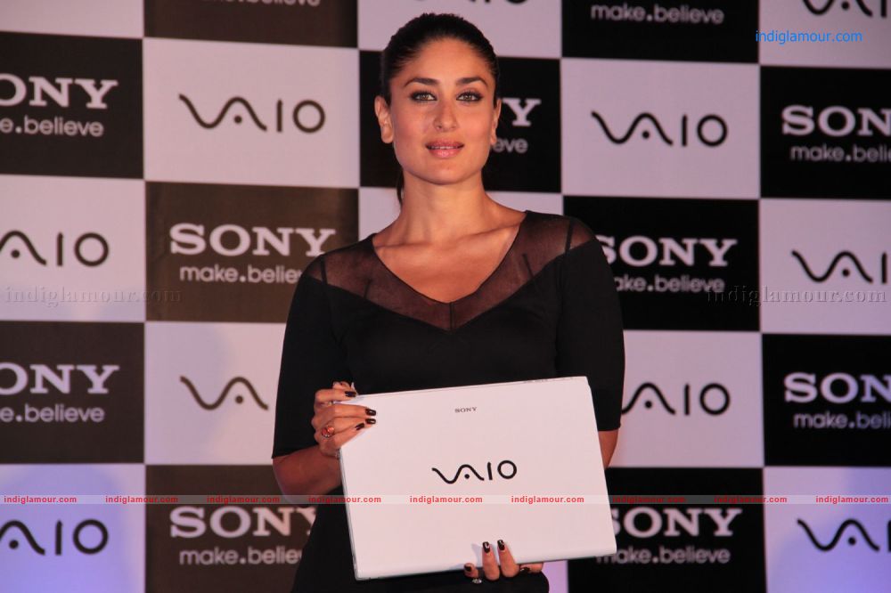 Kareena Kapoor Unveils Sony Viaos New Range Event hd photo