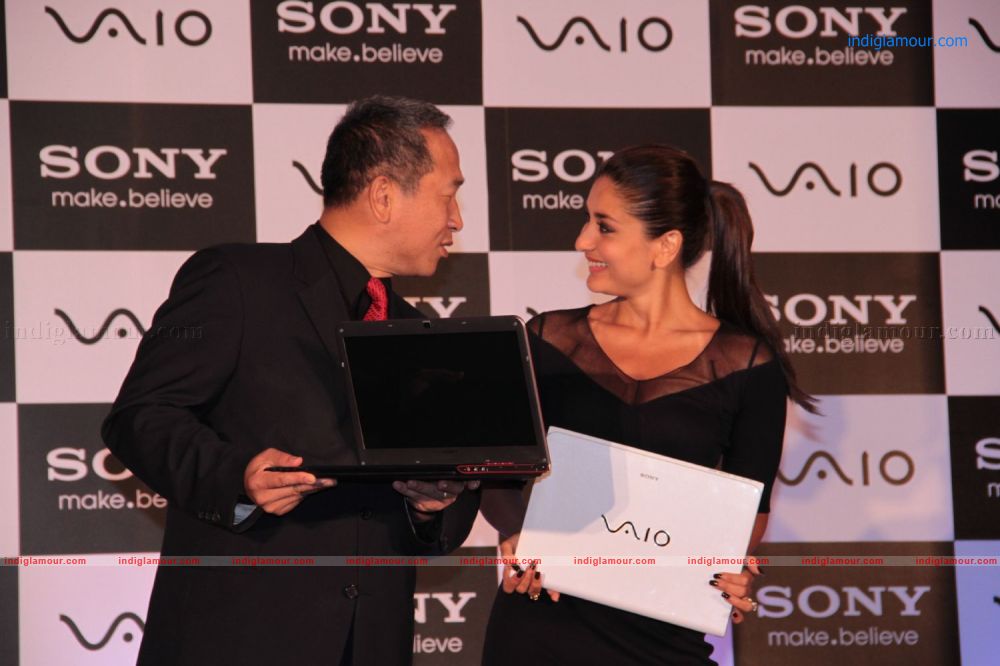 Kareena Kapoor Unveils Sony Viaos New Range Event hd photo