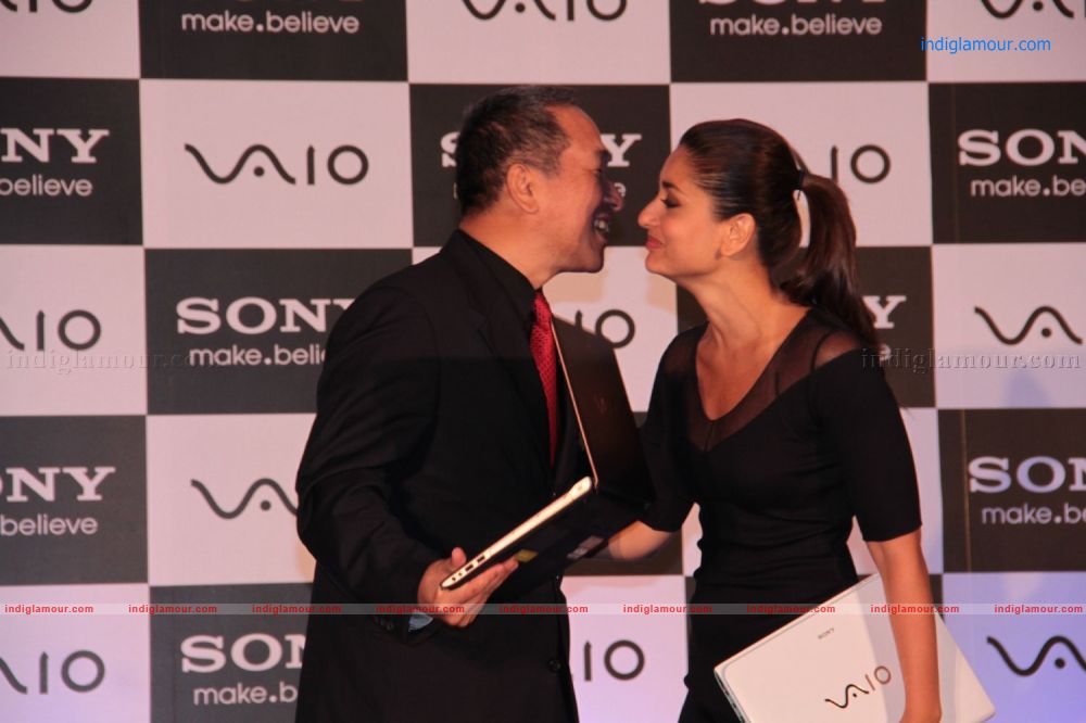 Kareena Kapoor Unveils Sony Viaos New Range Event hd photo