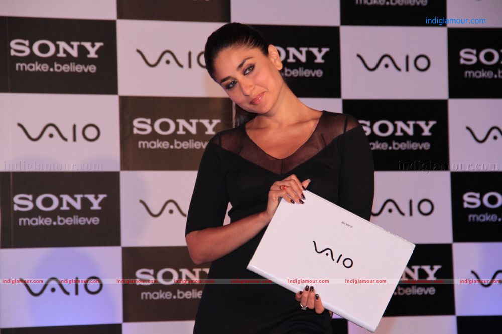 Kareena Kapoor Unveils Sony Viaos New Range Event hd photo