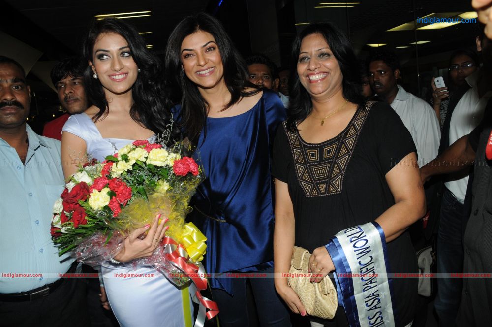Sushmita sen Receives Hemangini Singh Yadu Event hd photo