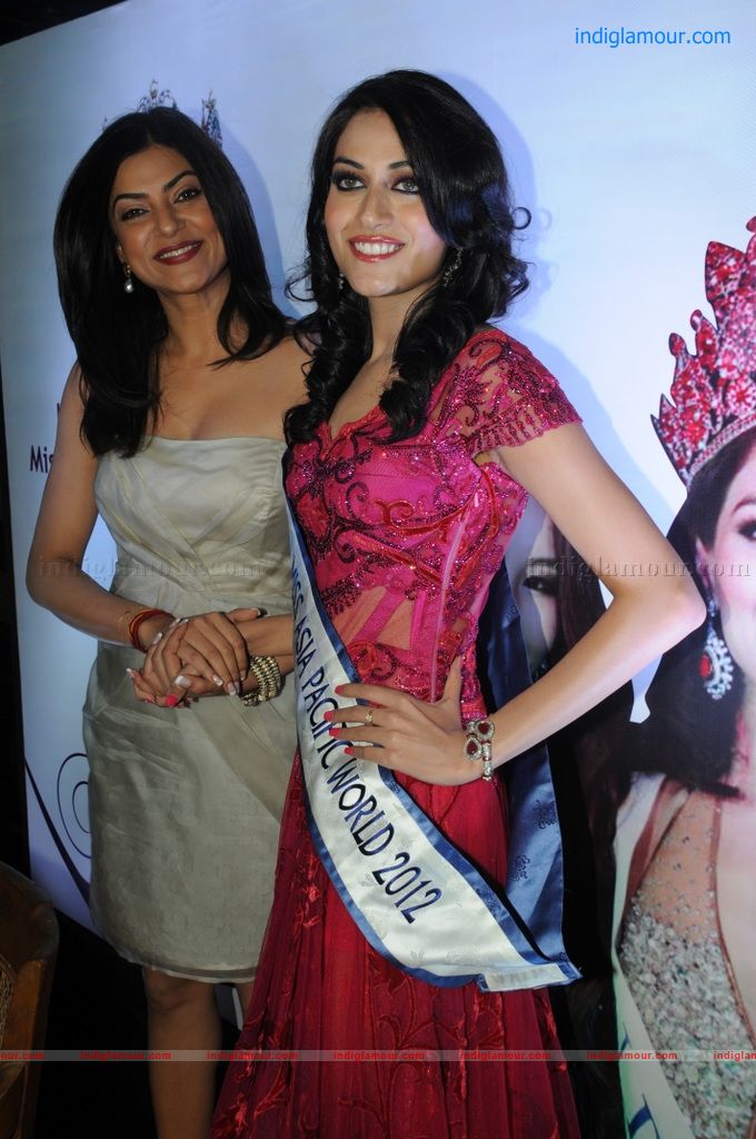 Sushmita Sen and Himangini Singh Yadu at I AM She Press Conference Event hd photo