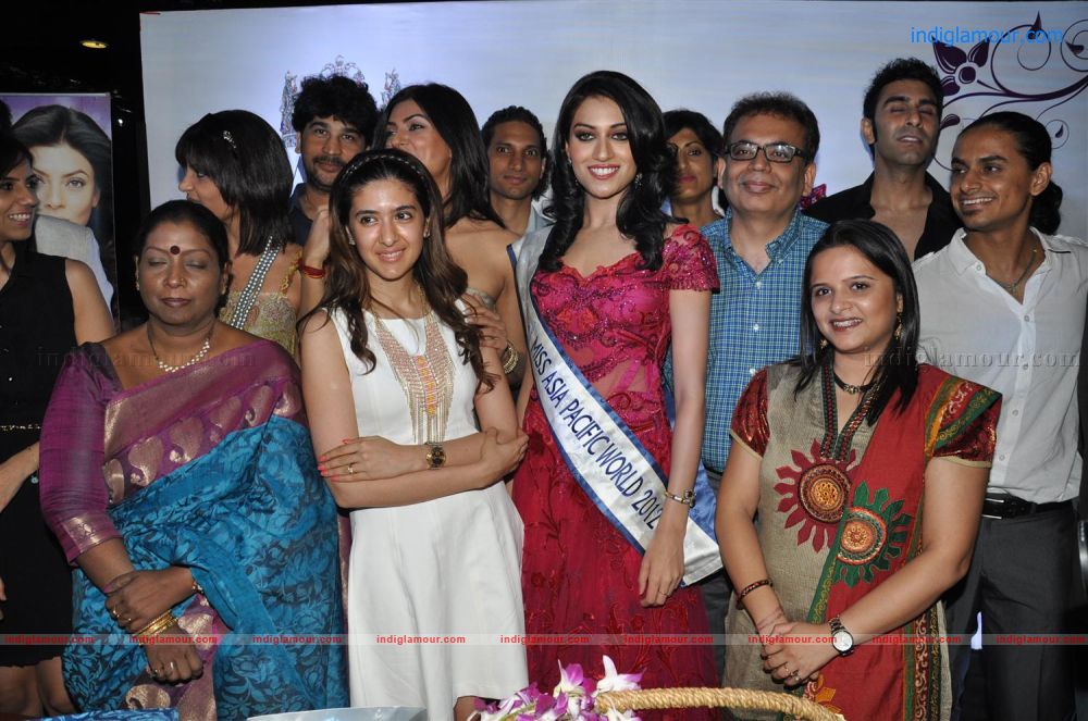 Sushmita Sen and Himangini Singh Yadu at I AM She Press Conference Event hd photo