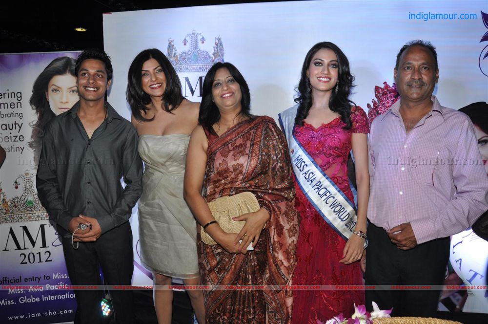 Sushmita Sen and Himangini Singh Yadu at I AM She Press Conference Event hd photo