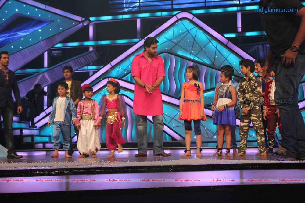 Bol Bachchan Promotion on Dance India Dance Lil Masters Event hd photo