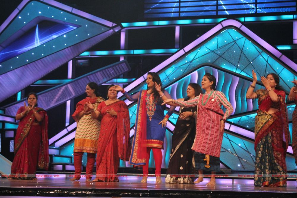 Bol Bachchan Promotion on Dance India Dance Lil Masters Event hd photo