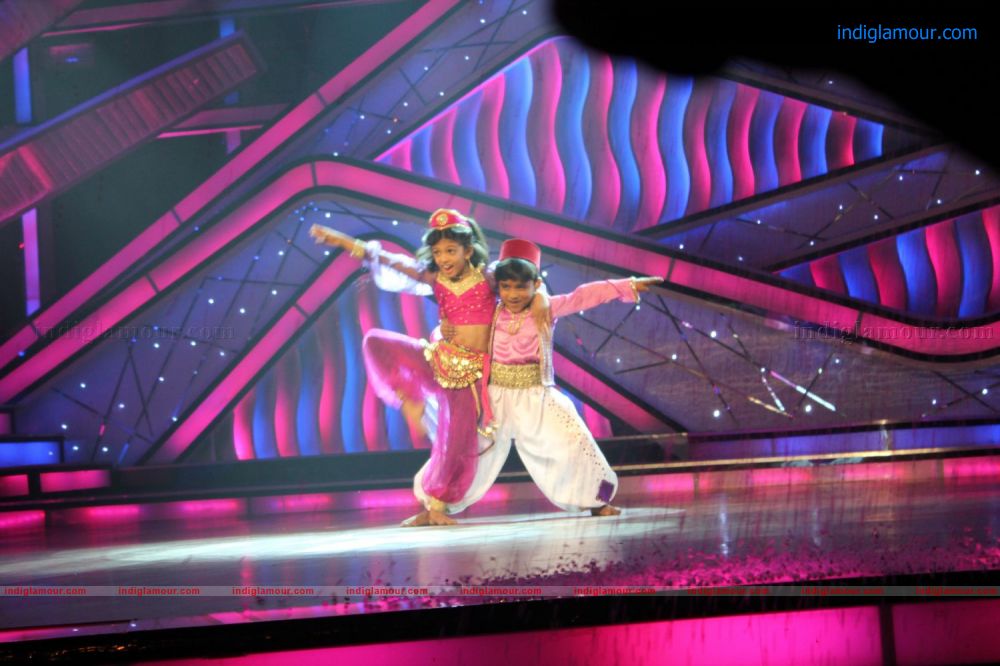 Bol Bachchan Promotion on Dance India Dance Lil Masters Event hd photo