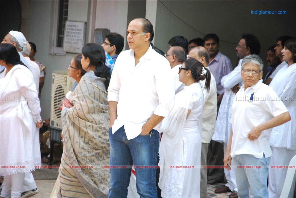 Joy Mukherjee Funeral Event hd photo