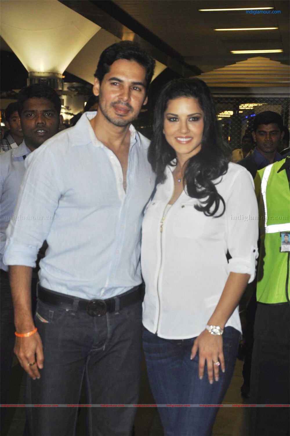 Sunny Leone Arrives in Mumbai For Jism 2 Shoot Event hd photo
