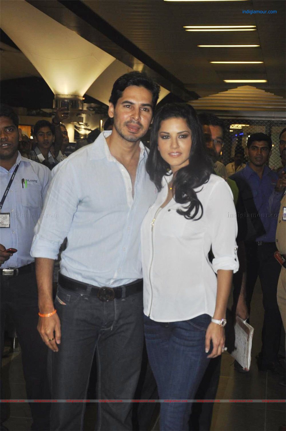Sunny Leone Arrives in Mumbai For Jism 2 Shoot Event hd photo