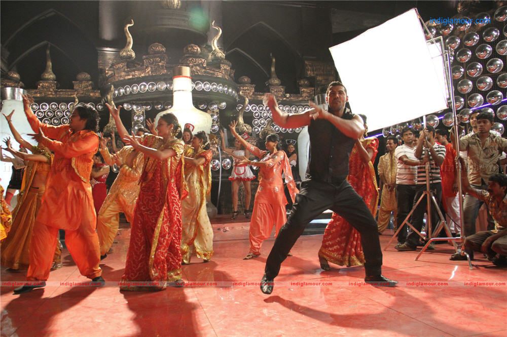 John Abraham Performs Vicky Doner Item Number Dance Event hd photo