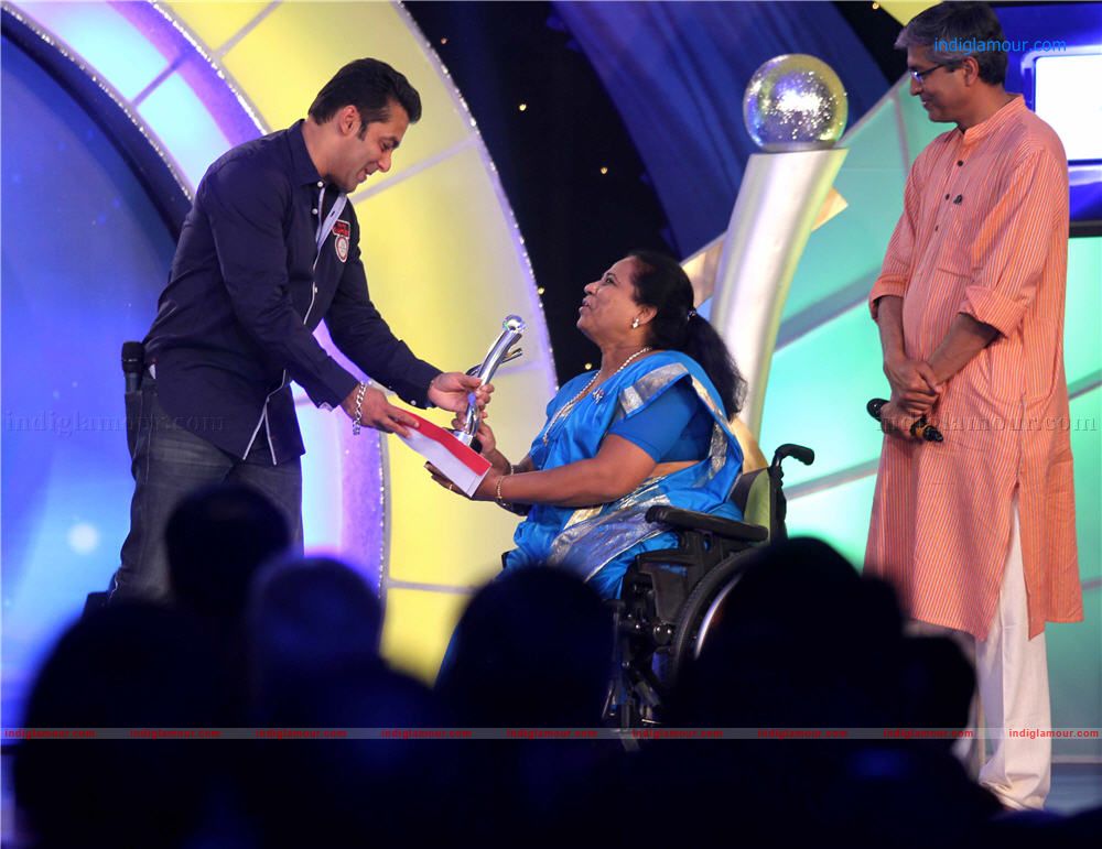 Salman Khan at IBN 7 Super Idols Awards Event hd photo