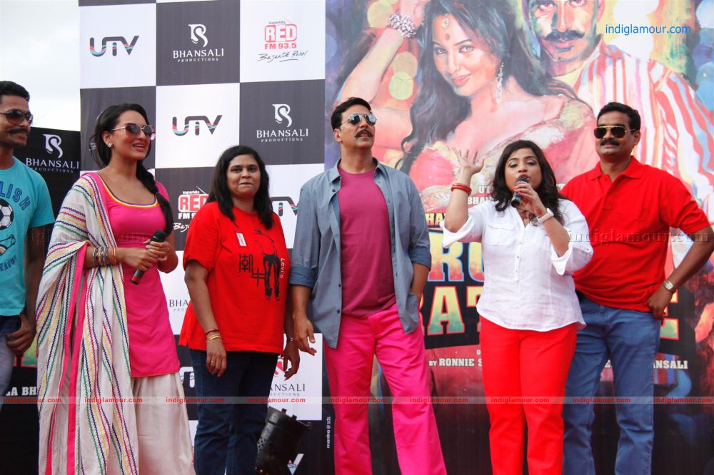Akshay Kumar and Sonakshi Sinha Promote Rowdy Rathore Event hd photo