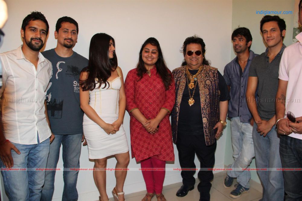 Main Aur Mr Riight Muhurat Event hd photo