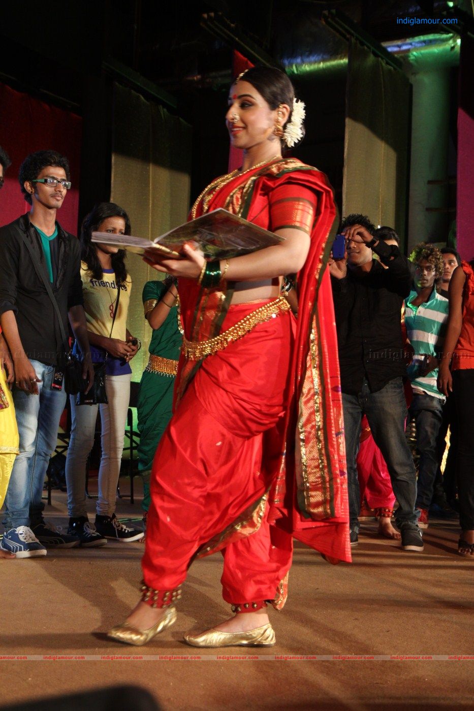 Vidya Balan Performs Live on Song Mala Jao De From Ferrari Ki Sawaari Event hd photo