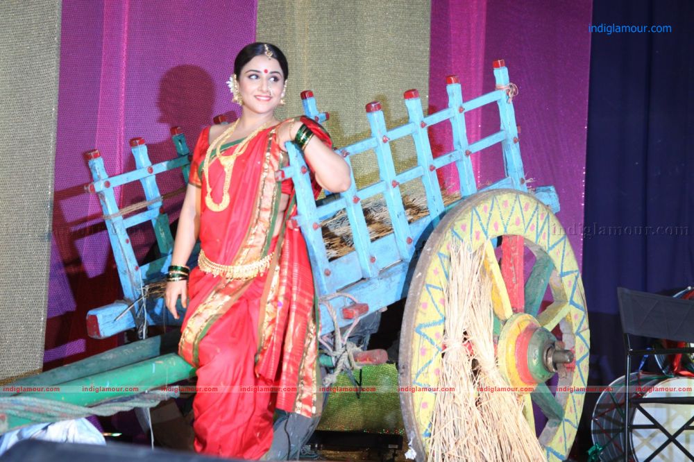 Vidya Balan Performs Live on Song Mala Jao De From Ferrari Ki Sawaari Event hd photo