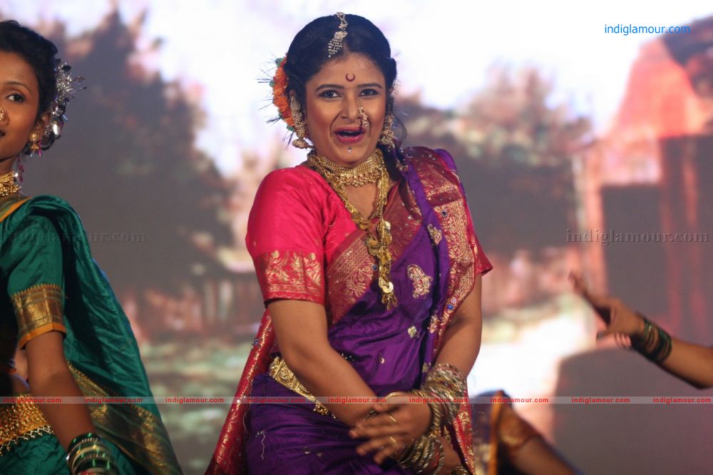 Vidya Balan Performs Live on Song Mala Jao De From Ferrari Ki Sawaari Event hd photo