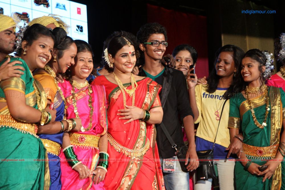 Vidya Balan Performs Live on Song Mala Jao De From Ferrari Ki Sawaari Event hd photo