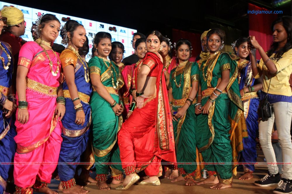Vidya Balan Performs Live on Song Mala Jao De From Ferrari Ki Sawaari Event hd photo