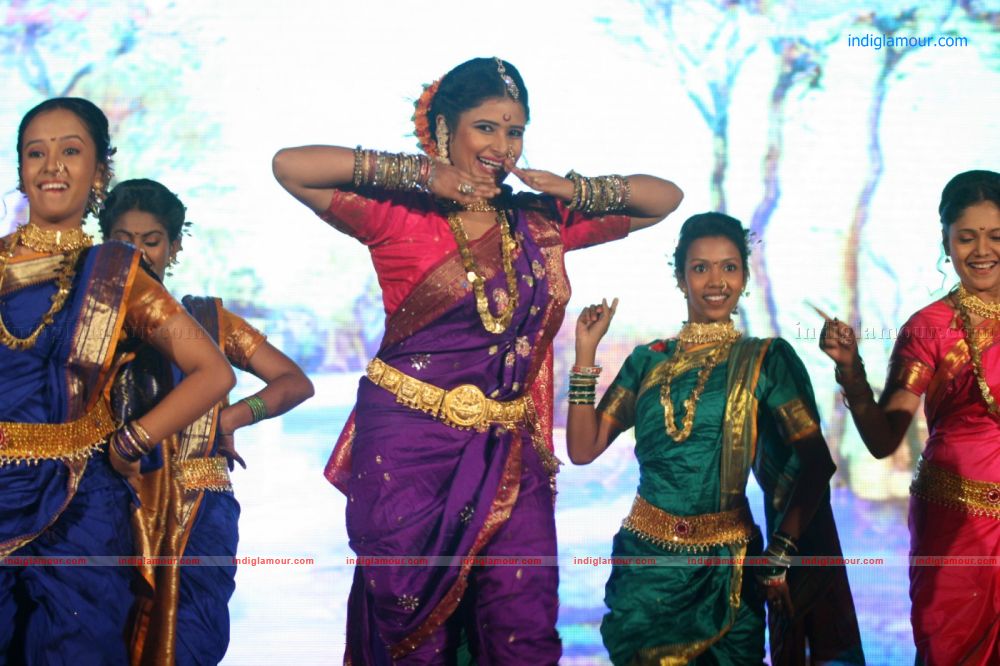 Vidya Balan Performs Live on Song Mala Jao De From Ferrari Ki Sawaari Event hd photo