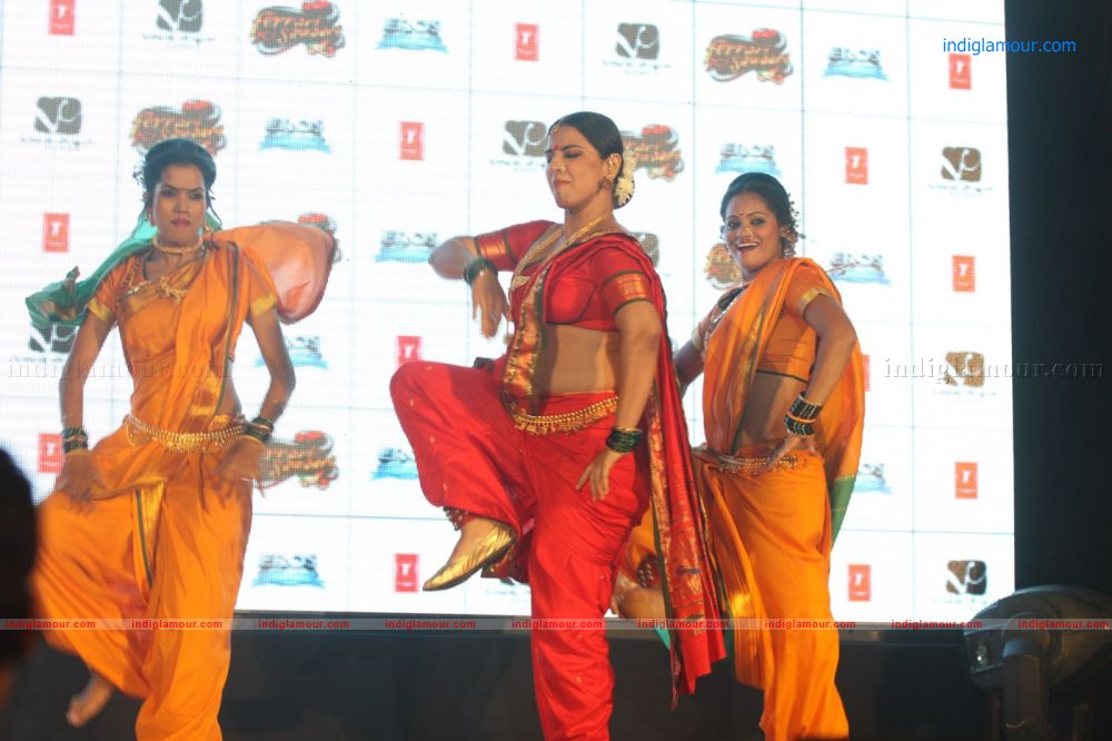 Vidya Balan Performs Live on Song Mala Jao De From Ferrari Ki Sawaari Event hd photo