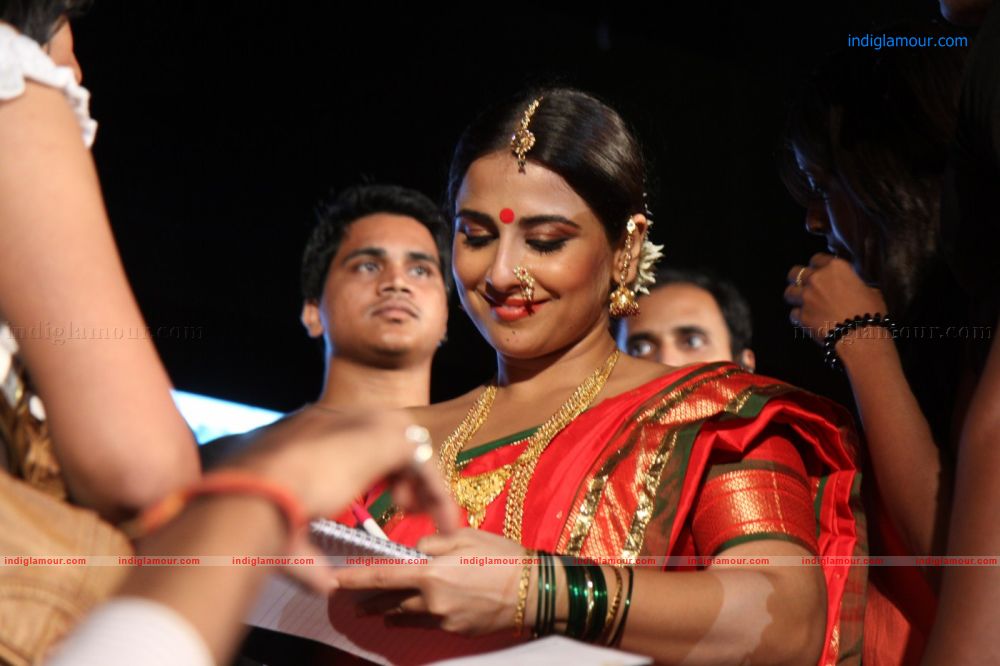 Vidya Balan Performs Live on Song Mala Jao De From Ferrari Ki Sawaari Event hd photo