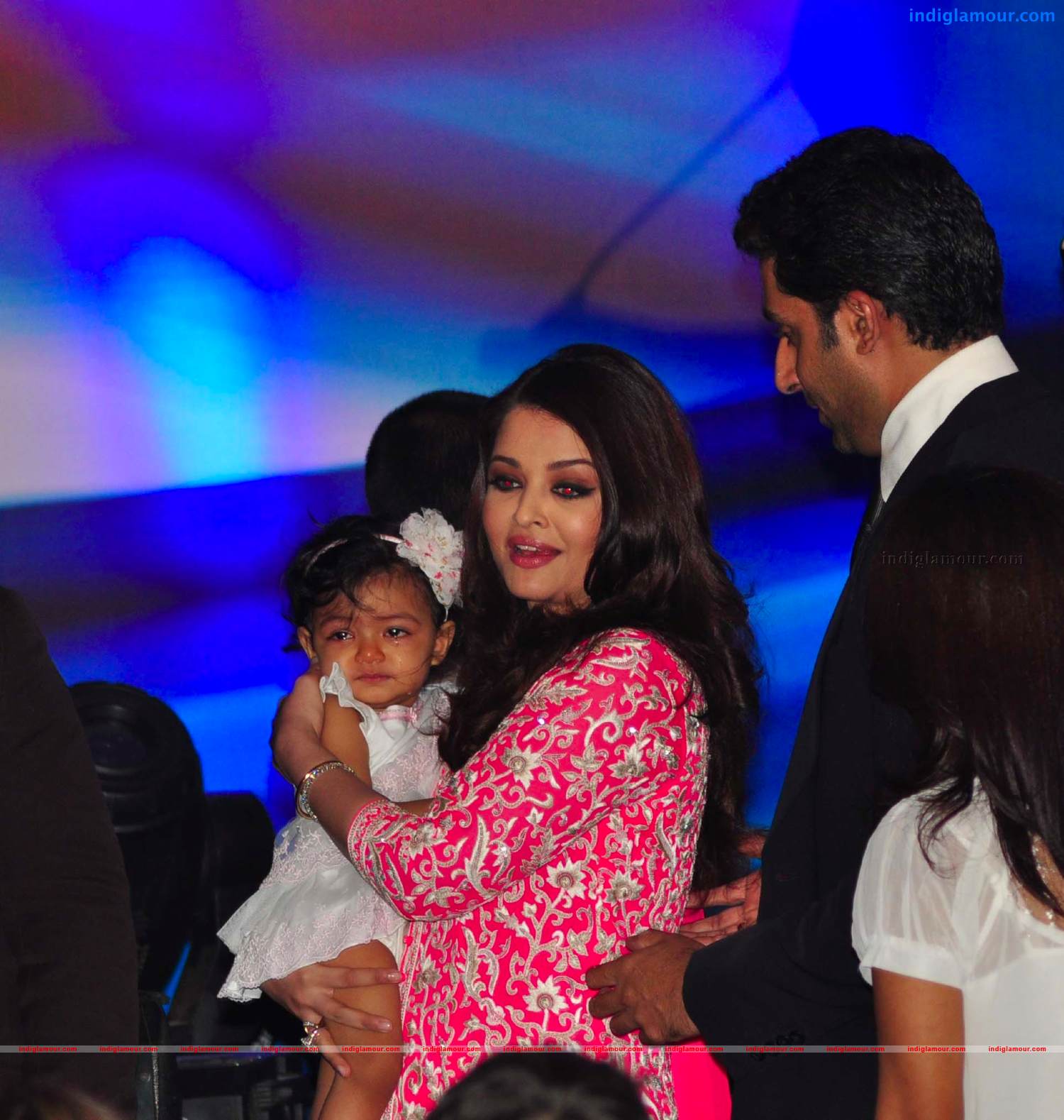 Aishwarya Rai Awarded By French Embassy Photo Event hd photo