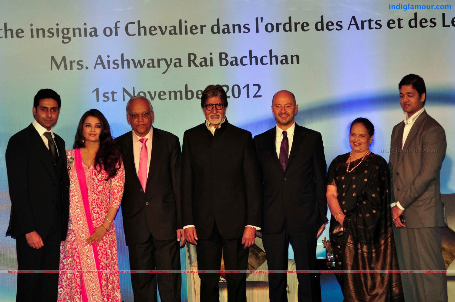 Aishwarya Rai Awarded By French Embassy Photo Event hd photo