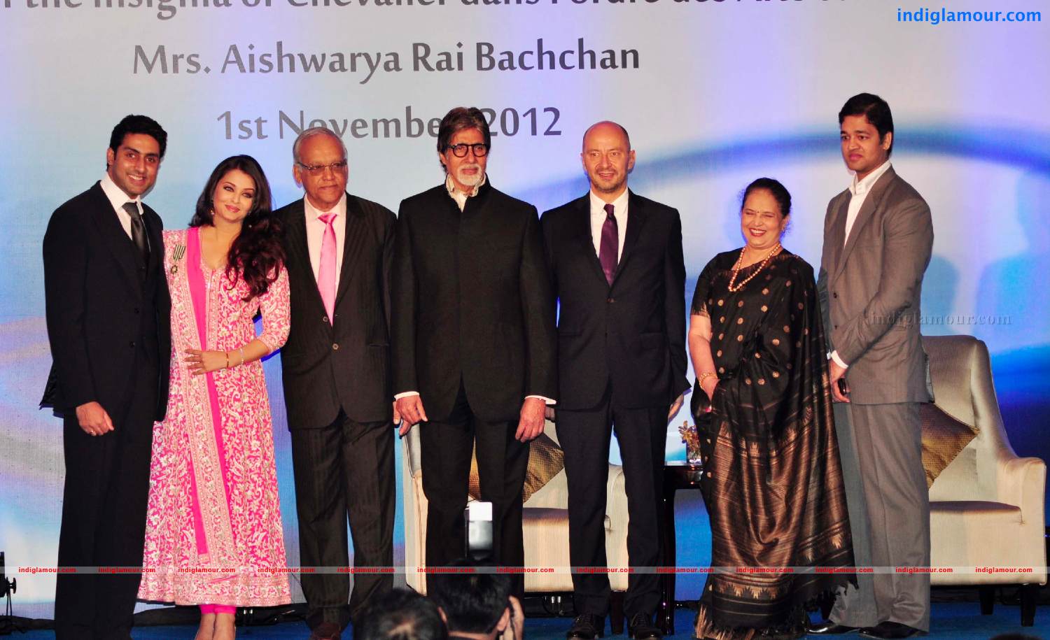 Aishwarya Rai Awarded By French Embassy Photo Event hd photo