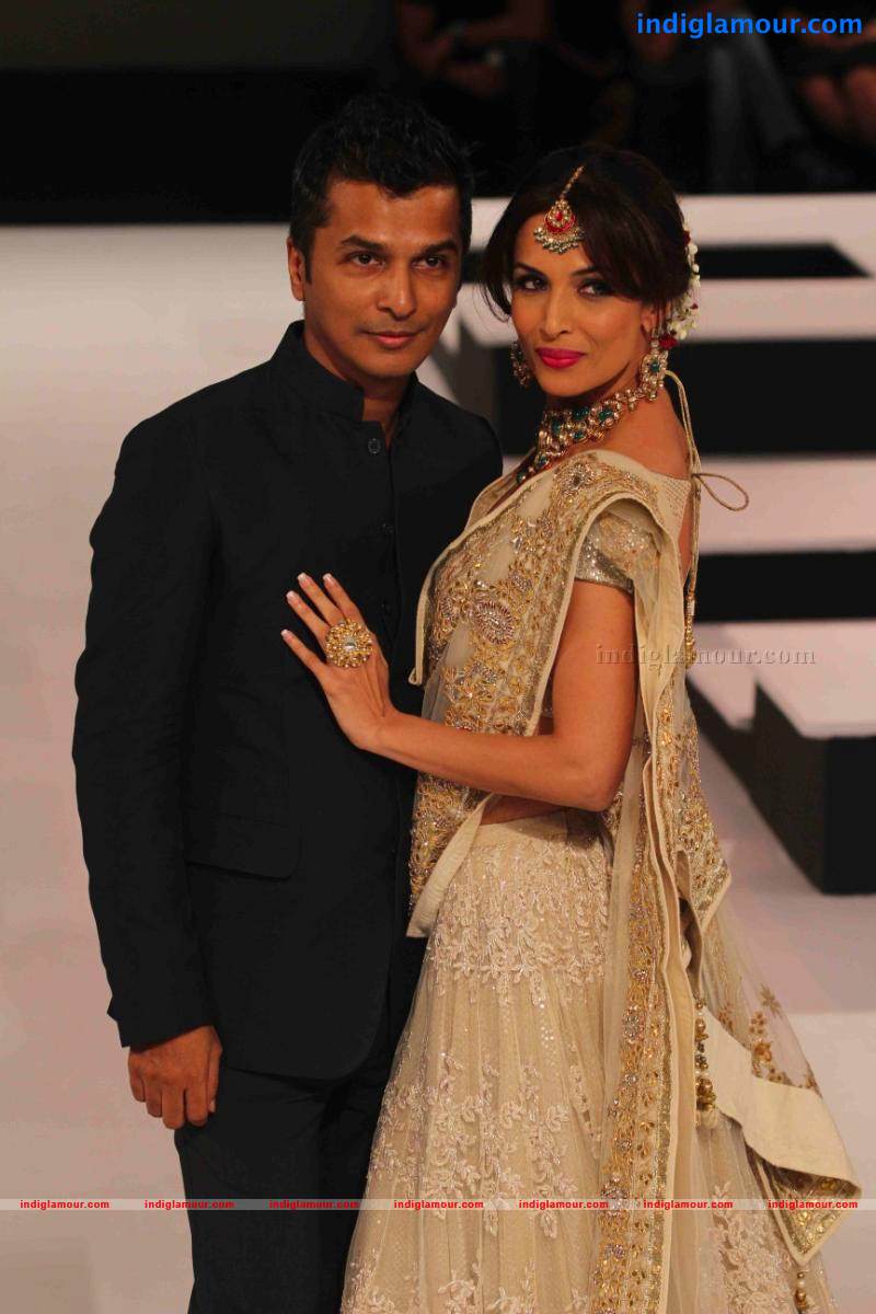Blenders Pride Fashion Tour Day2 Vikram Phadnis Event hd photo