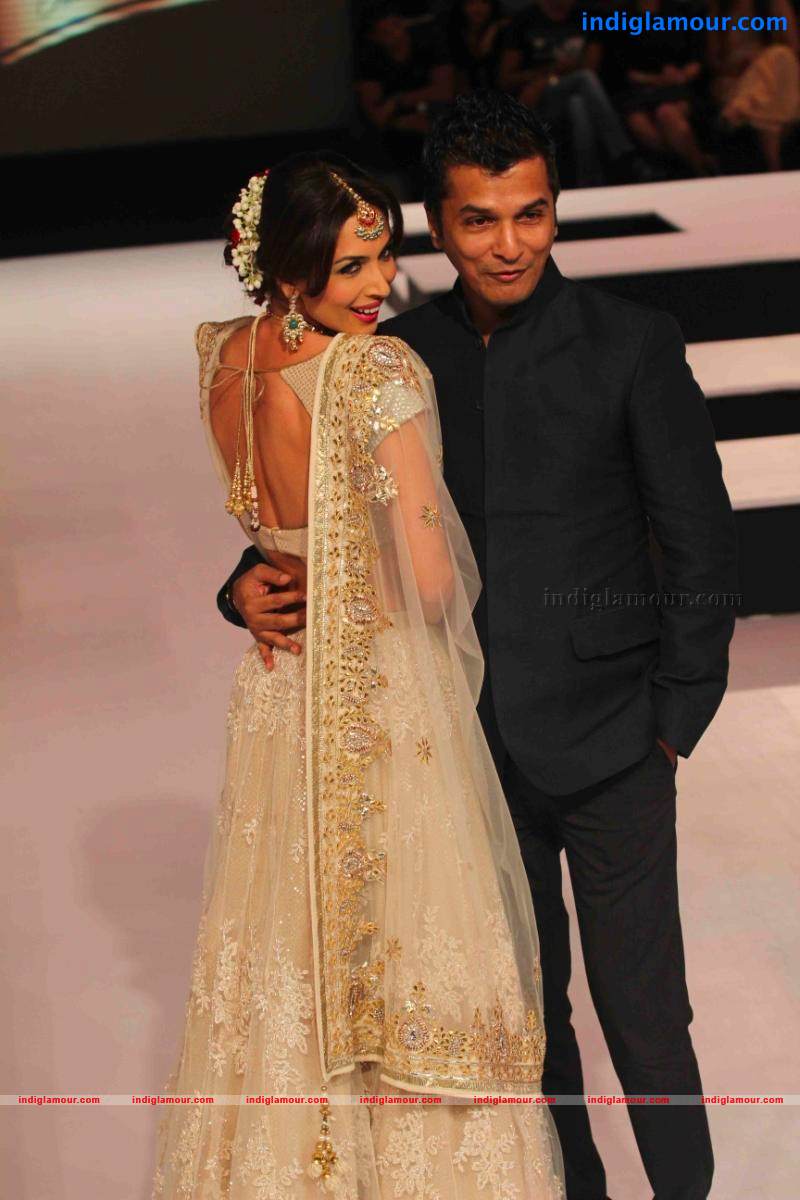 Blenders Pride Fashion Tour Day2 Vikram Phadnis Event hd photo