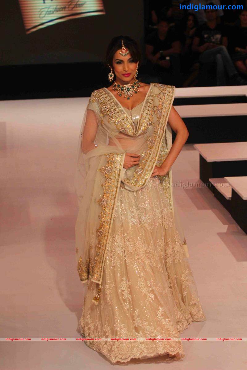 Blenders Pride Fashion Tour Day2 Vikram Phadnis Event hd photo