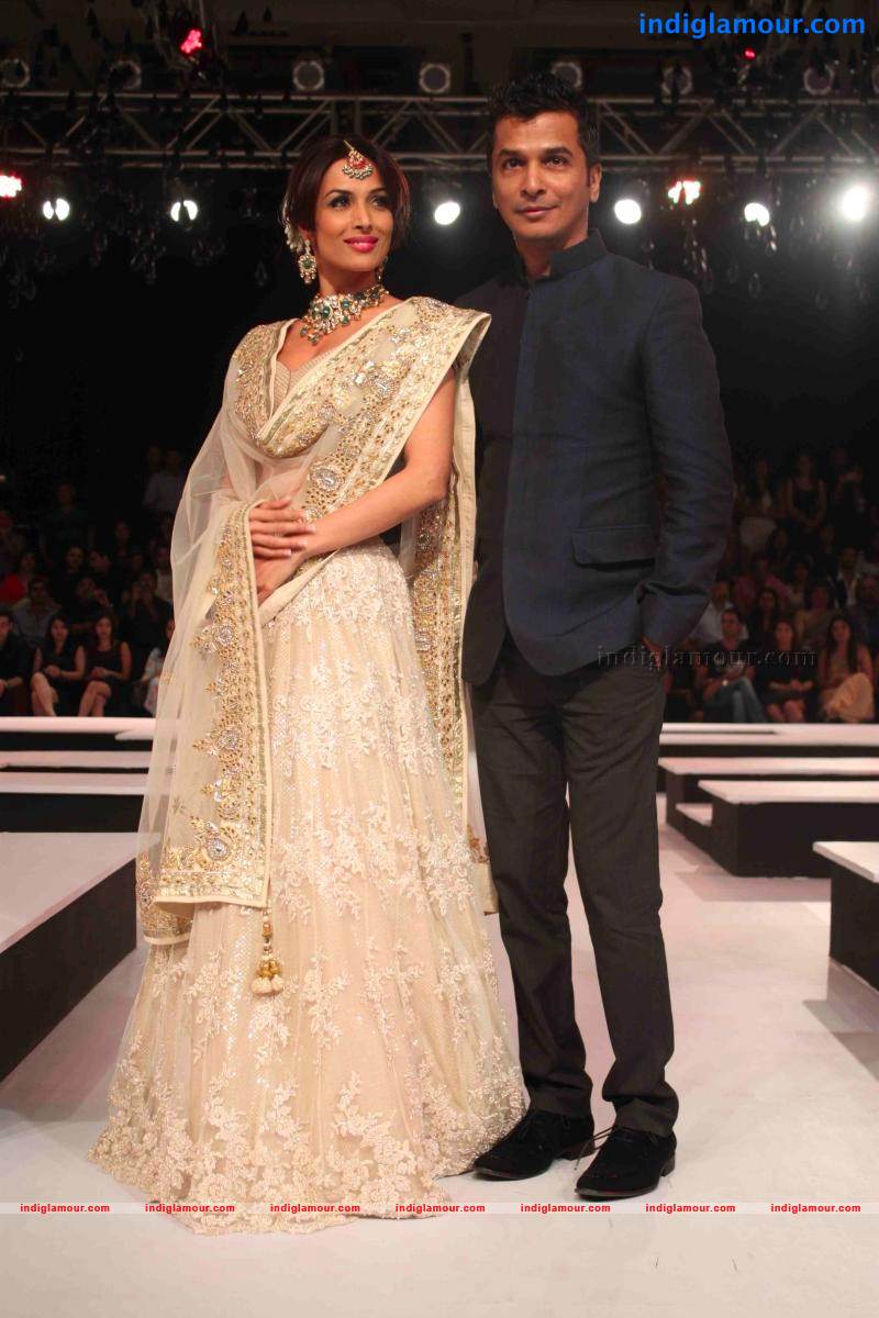 Blenders Pride Fashion Tour Day2 Vikram Phadnis Event hd photo